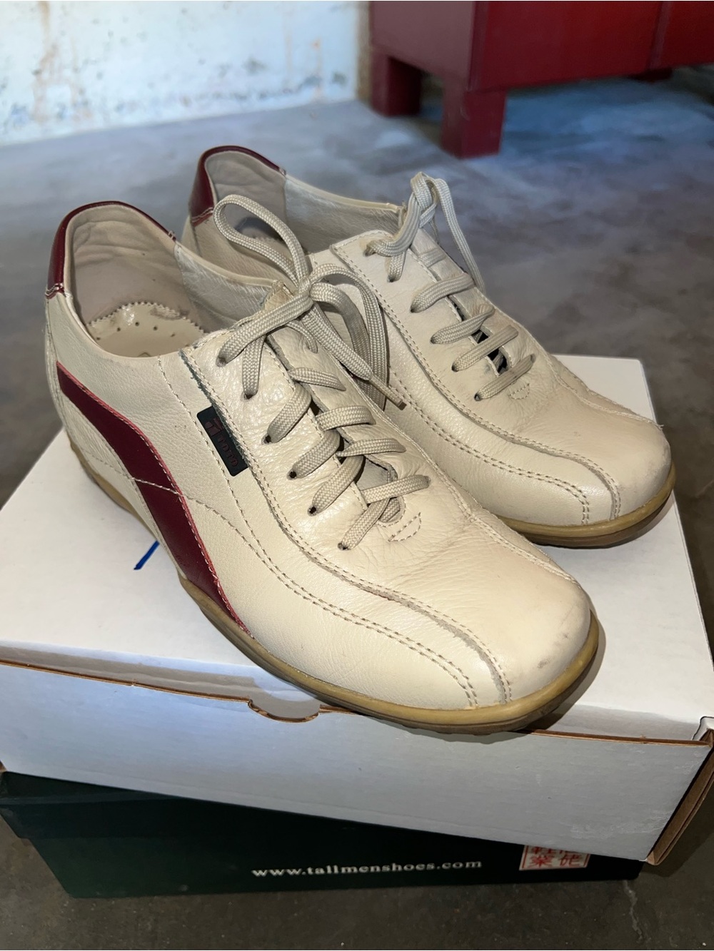 Tall Men’s Shoes Cream Leather Lace-Up Sneakers with Burgundy Accent